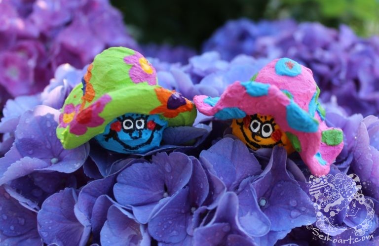 【作品紹介】おぼうしキノコ『ももべに』と『こんぺき』　雨上がりの紫陽花にあらわれるキノコの妖精