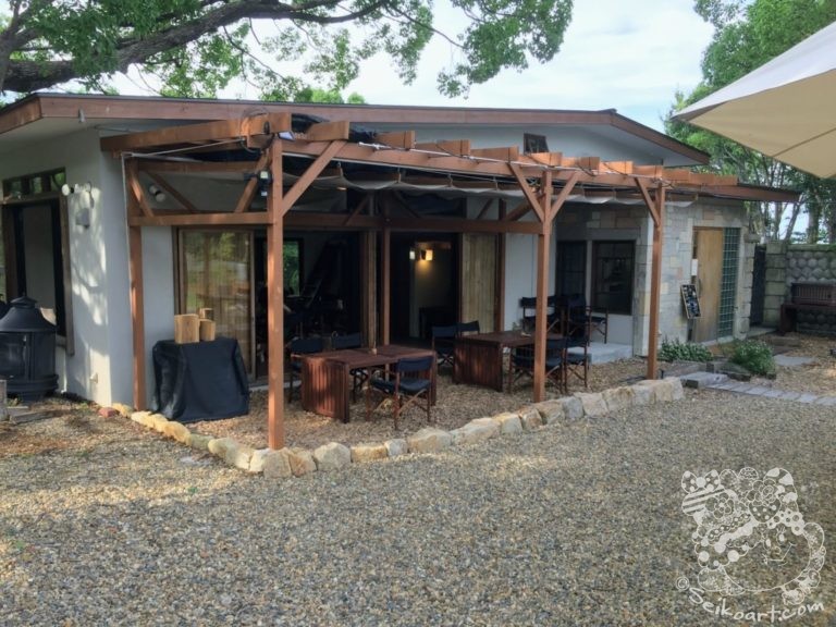 【Honey Garden Cafe】養蜂家となかまたちによる手作りのハニーガーデンカフェ。開放的な空間で鹿肉料理・キッシュ・はちみつ・ジャム・スイーツを堪能できるみつばちの森。