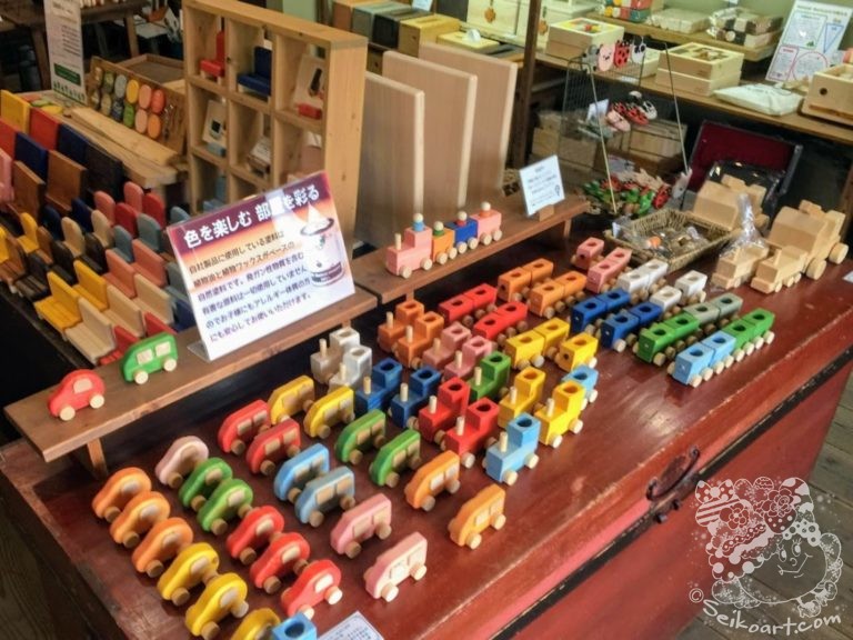 木の温もり『Natural Backyard』のカードスタンドにSeikoアートを飾ってみた。木のおもちゃ・雑貨・家具のお店【篠山城と城下町】