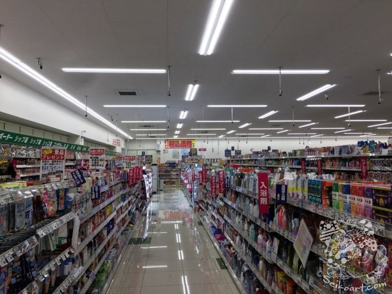 ドラッグストア『コスモス』の企業戦略と監視カメラがスゴイ！