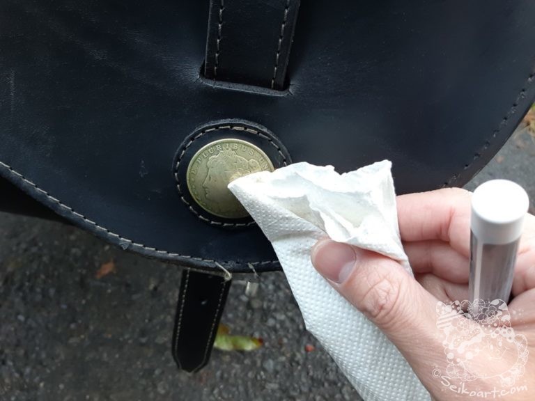 大事なバイクを100均のペンで真鍮っぽく塗ってみた