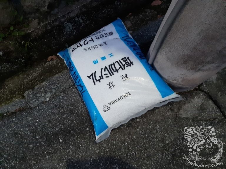 【凍結防止剤（塩化カルシウム）】バイクが「サビる」「滑る」で要注意！