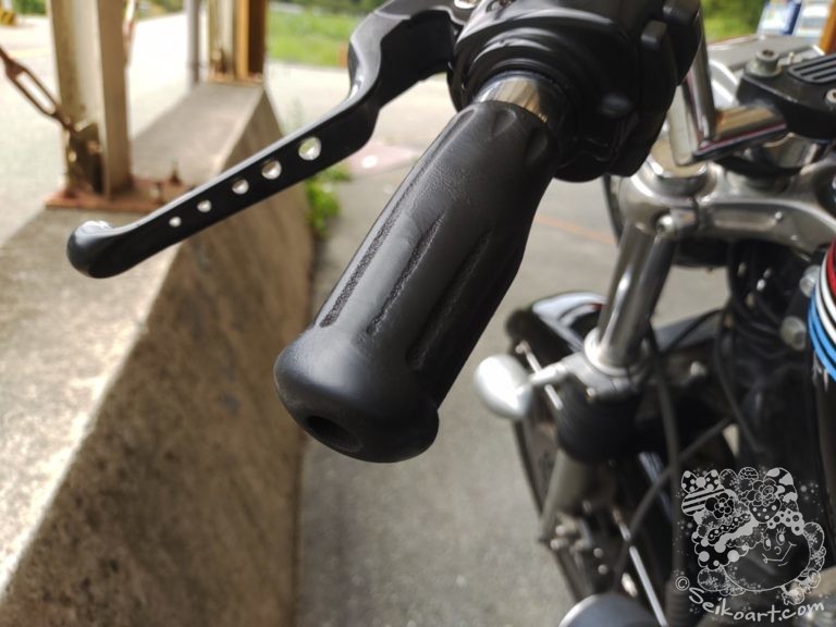 【バイクの日】すり減ったハンドルグリップ